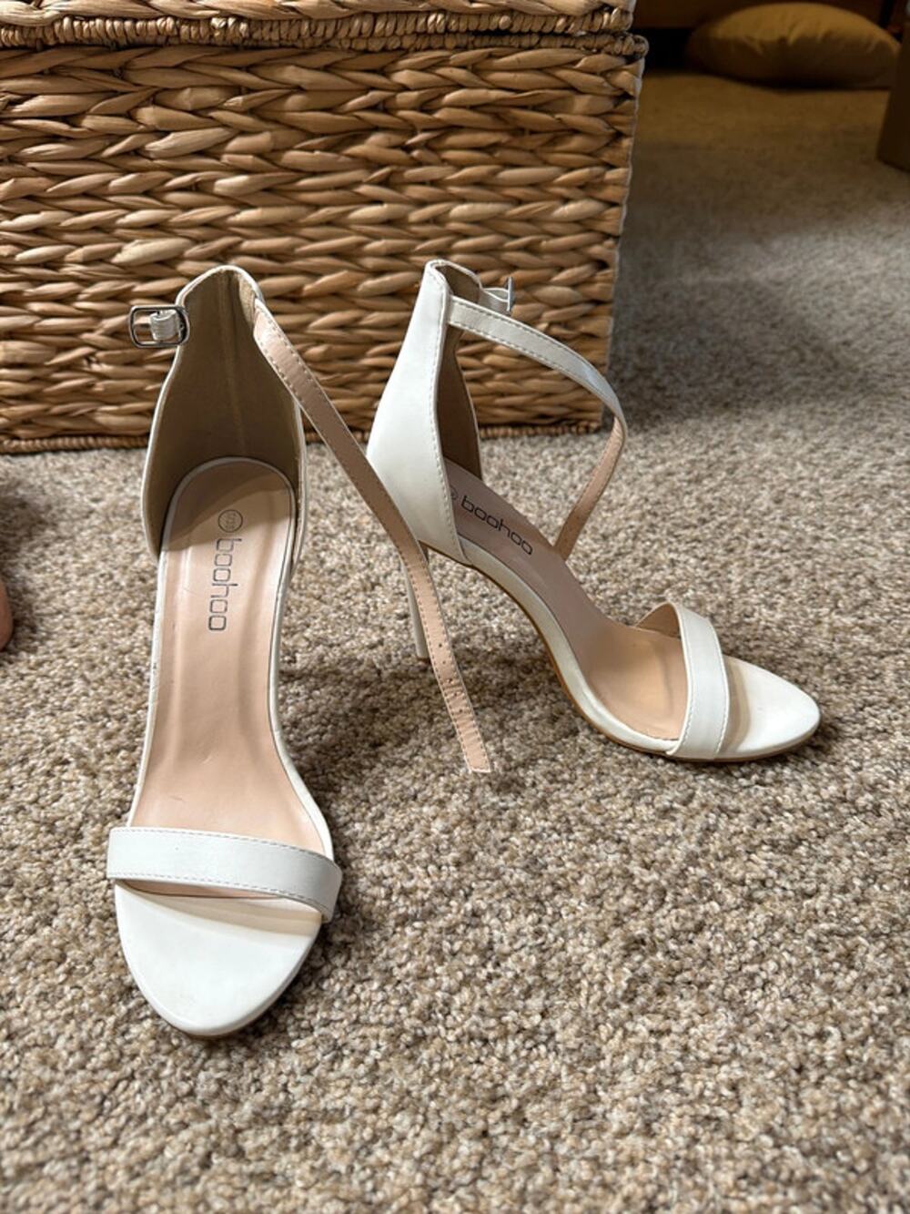 Boohoo white ankle strap open toe pump 7.5 345
